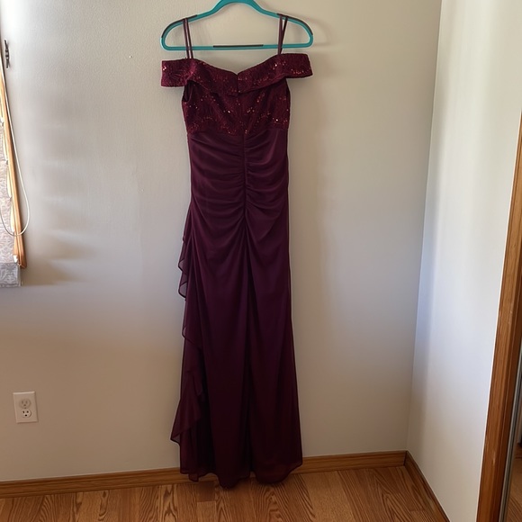 Red Off-the-Shoulder A-Line Formal Dress - Picture 4 of 5